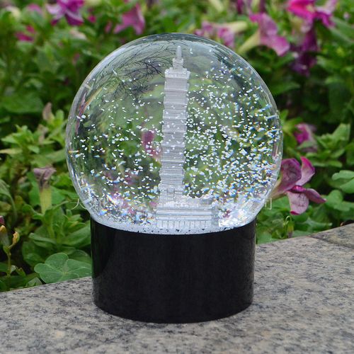 批发生产 复古台北101塔旅游纪念品水晶球装饰品摆件雪花球